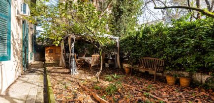 Via Del Giuba , piano terra con giardino.