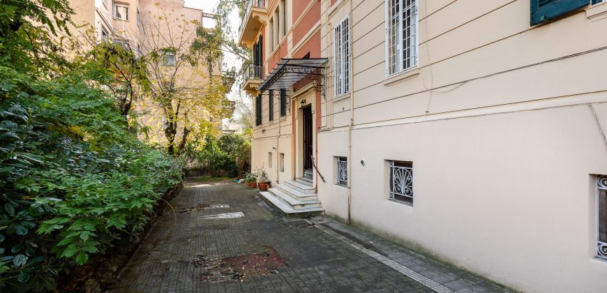 Via Del Giuba , piano terra con giardino.